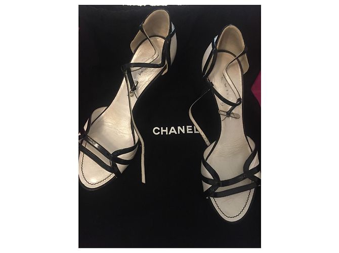 Sandali Chanel Pelle Vernice Bianca Bianco - vista 3