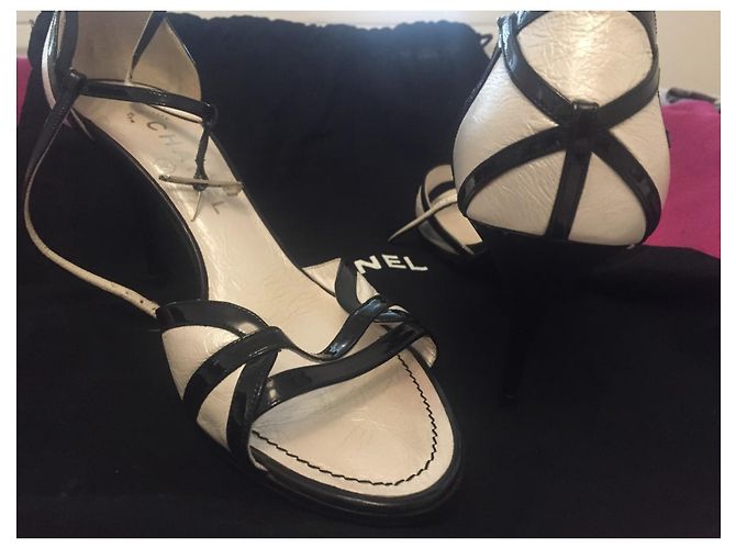 Sandali Chanel Pelle Vernice Bianca Bianco - vista 5