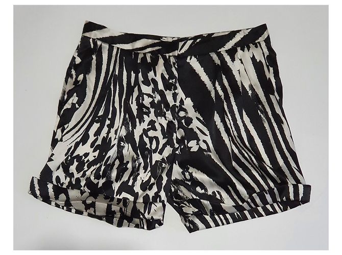 By Malene Birger Seiden Shorts Schwarz Weiß - Ansicht 3