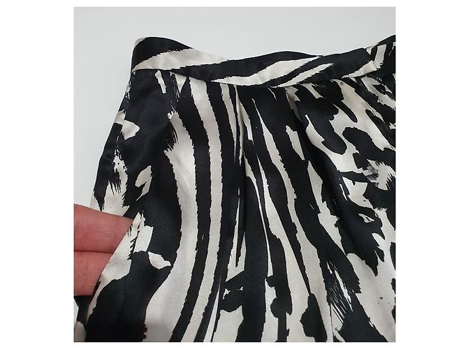 By Malene Birger Seiden Shorts Schwarz Weiß - Ansicht 4