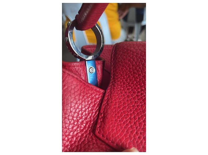 Louis Vuitton Borsa Capucines MM Rossa in Pelle Rosso - vista 3