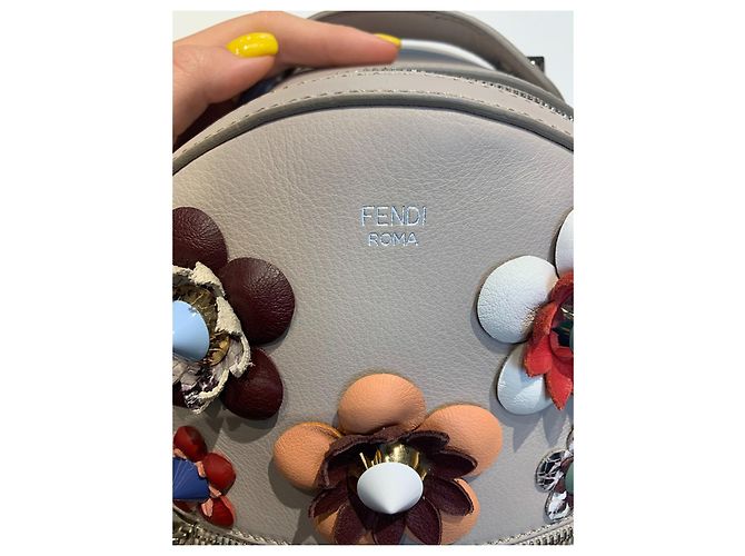 Fendi kleiner Rucksack grau Leder Blumen - Ansicht 5