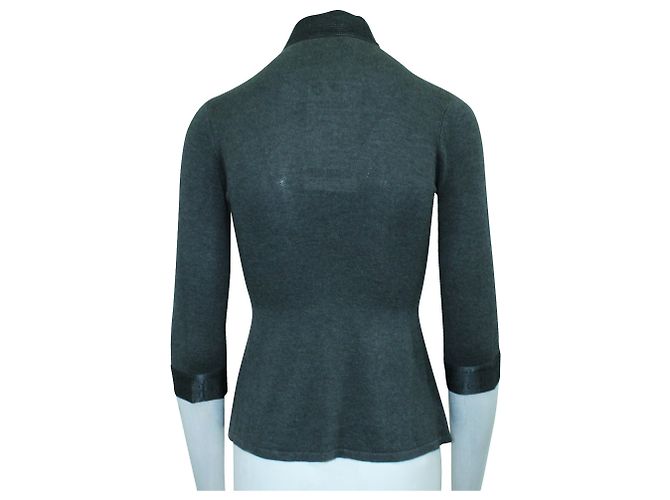 Shanghai Tang Dunkelgraue Strickjacke mit Cheongsam-Kragen - Ansicht 2