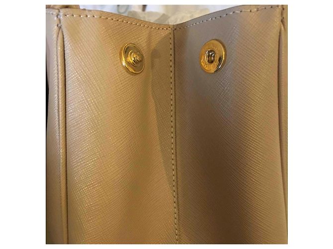 Tote Bag Prada Saffiano Lux in "Sabbia" Beige - vista 10