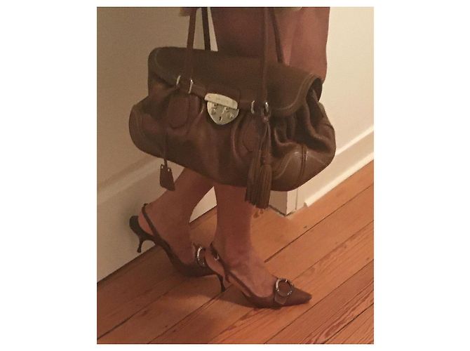 Prada Umhängetasche aus Leder Cognac Silber Hardware - Ansicht 10