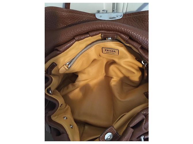 Prada Umhängetasche aus Leder Cognac Silber Hardware - Ansicht 2