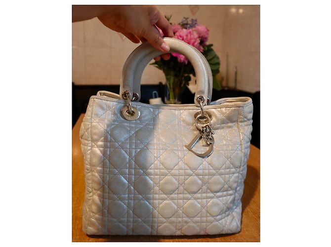 Christian Dior Lady Dior MM Borsa in camoscio argento - vista 5