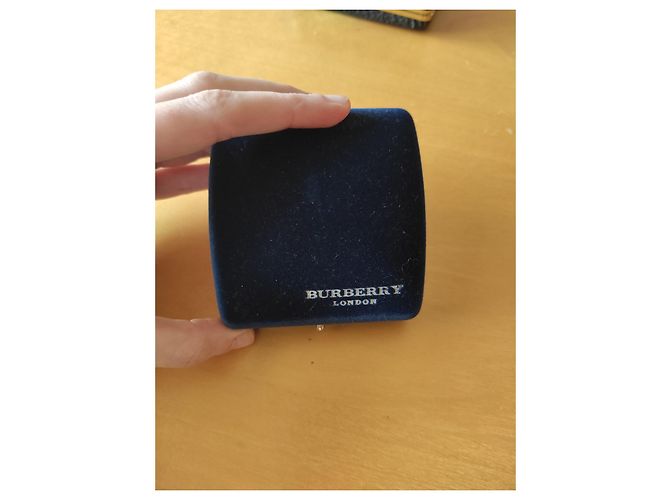 Gemelli Burberry in metallo nero bianco rosso blu - vista 3