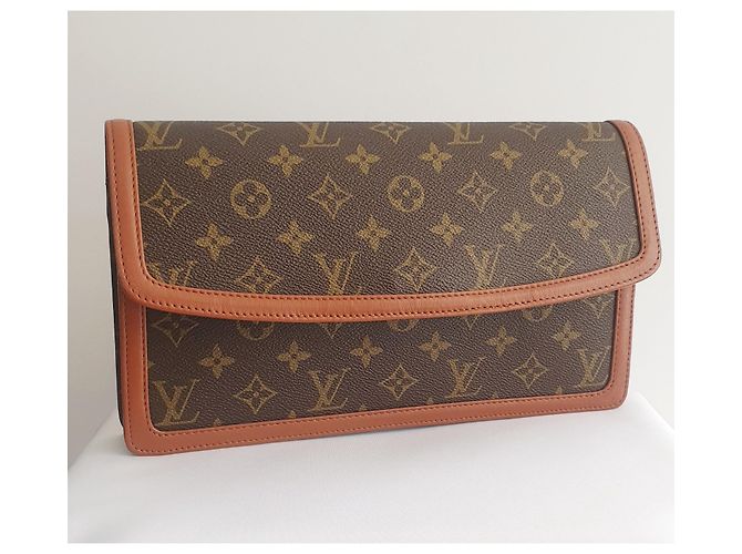 Clutch Louis Vuitton Marrone - vista 2