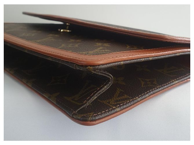 Clutch Louis Vuitton Marrone - vista 8