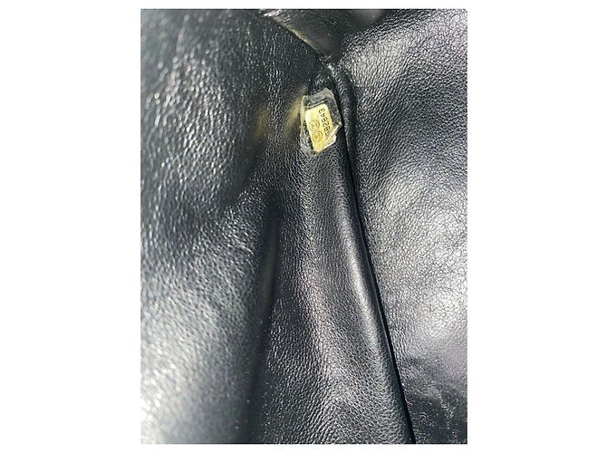 Timeless Bolsa Chanel Preto Acolchoado de Couro Caviar Clássico Jumbo com Aba Única - vista 10