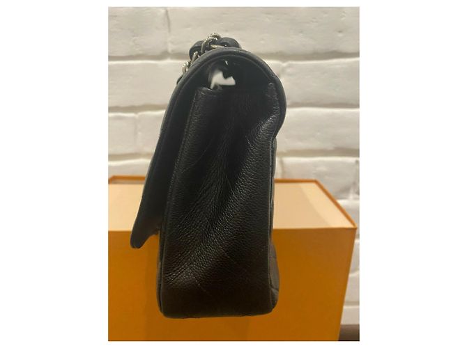 Timeless Bolsa Chanel Preto Acolchoado de Couro Caviar Clássico Jumbo com Aba Única - vista 2