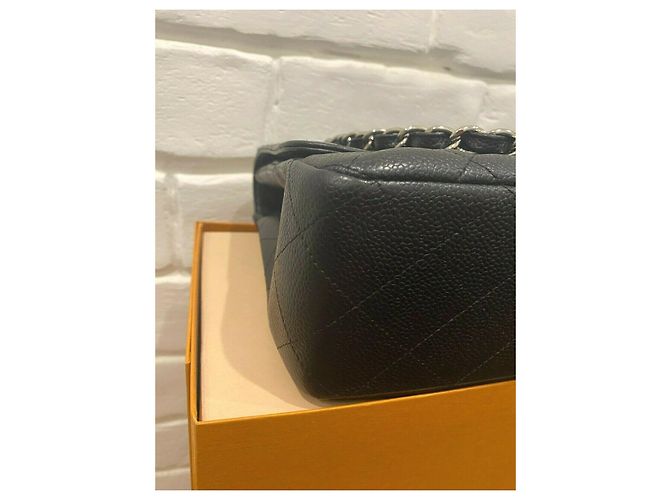 Timeless Bolsa Chanel Preto Acolchoado de Couro Caviar Clássico Jumbo com Aba Única - vista 9