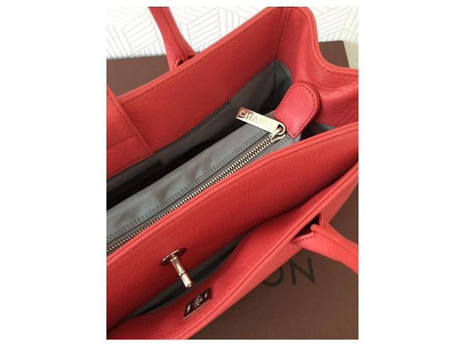Chanel Borsa a tracolla Executive Corallo in pelle - vista 3