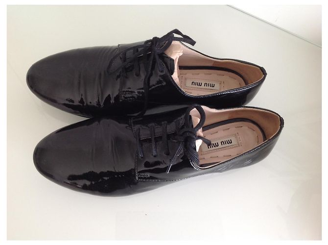 Miu Miu Derby in vernice nera Nero - vista 2
