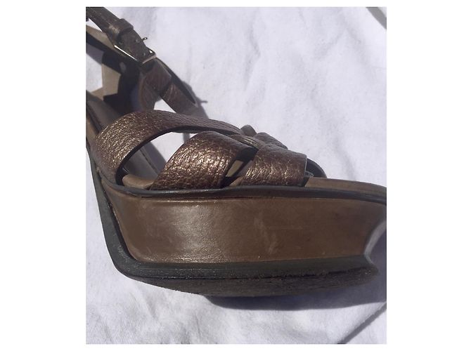 Yves Saint Laurent Sandali YSL Tribute in pelle martellata bronzo - vista 10