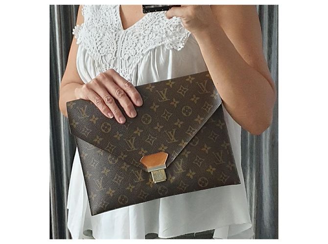 Louis Vuitton Bolsillo con solapa Castaño - vista 11