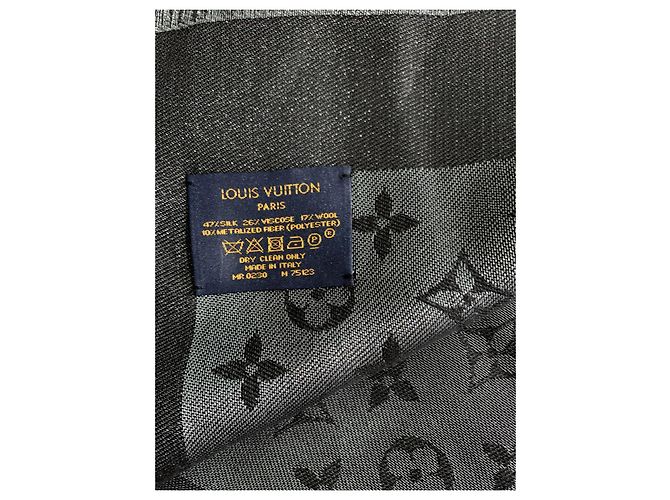 Louis Vuitton Chal Monograma Brillo Negro - vista 2