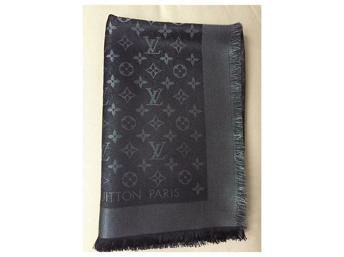 Louis Vuitton Chal Monograma Brillo Negro - vista 4