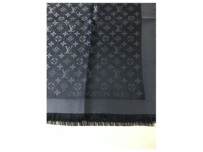 Louis Vuitton Chal Monograma Brillo Negro - vista 5