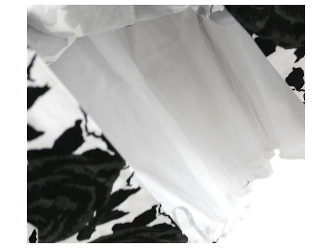 Autre Marque Vestido sin mangas con estampado de rosas en blanco y negro de J&M Davidson - vista 4