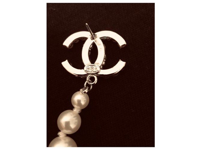 Chanel Perlenohrringe Silber Silber Hardware - Ansicht 11