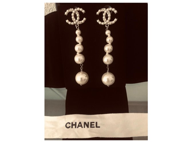 Chanel Perlenohrringe Silber Silber Hardware - Ansicht 3