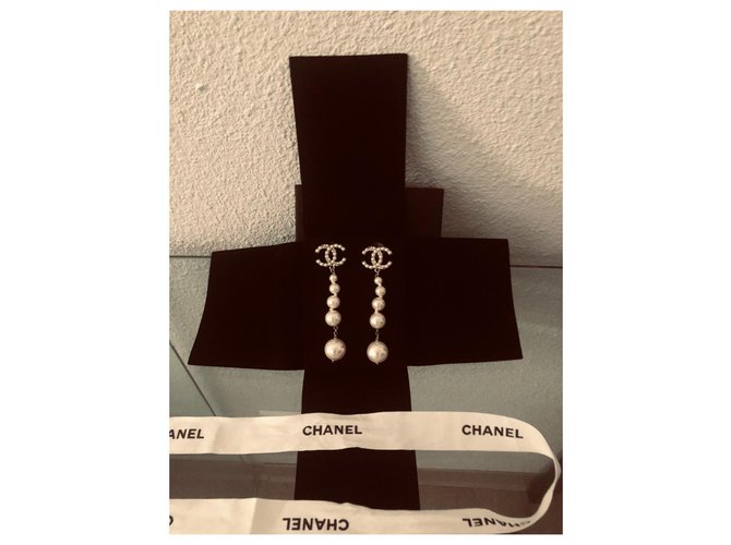 Chanel Perlenohrringe Silber Silber Hardware - Ansicht 5