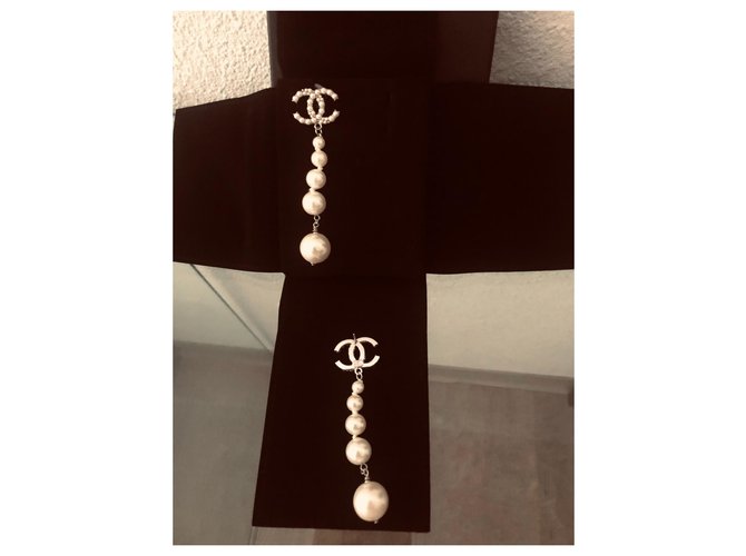 Chanel Perlenohrringe Silber Silber Hardware - Ansicht 6