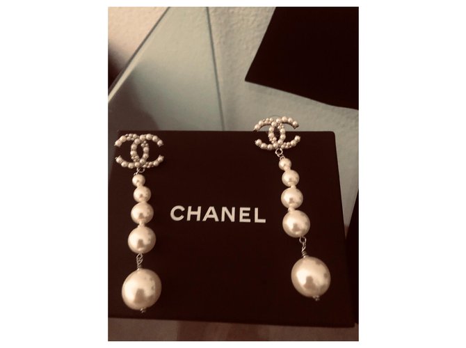 Chanel Perlenohrringe Silber Silber Hardware - Ansicht 7