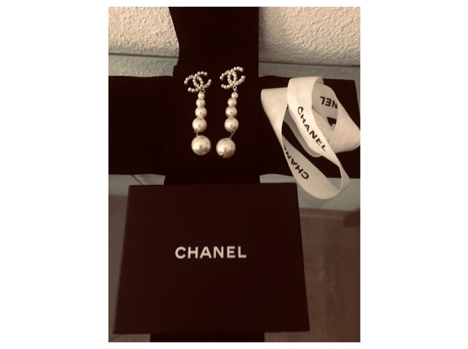 Chanel Perlenohrringe Silber Silber Hardware - Ansicht 9