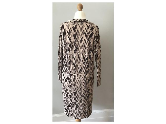 Nicole Fahri Vestido Nicole Farhi con estampado Chevron de viscosa con cinturón - vista 2