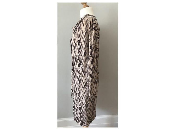 Nicole Fahri Vestido Nicole Farhi con estampado Chevron de viscosa con cinturón - vista 3