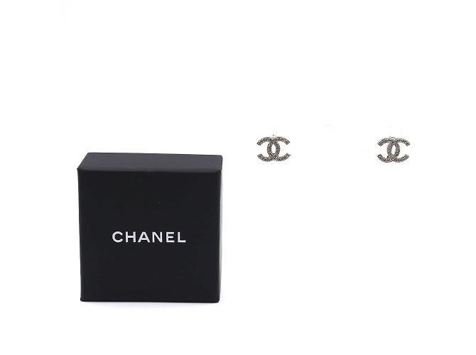 Timeless Orecchini a bottone CC senza tempo con cristalli d'argento Chanel - vista 3