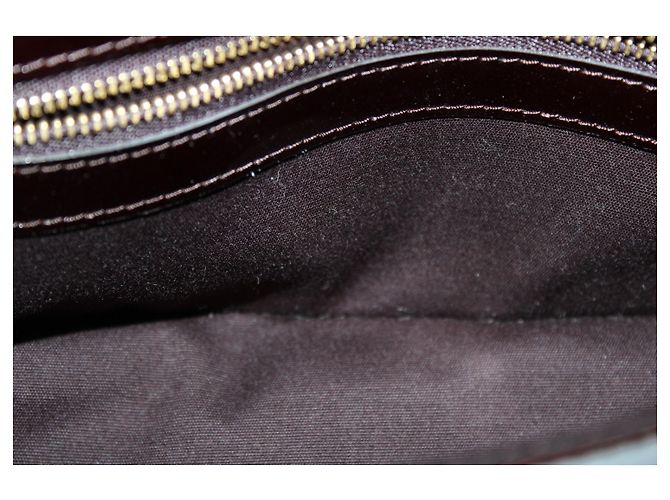 Louis Vuitton Clutch de charol Sobe burdeos Roja - vista 11
