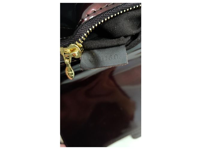 Louis Vuitton Clutch de charol Sobe burdeos Roja - vista 13
