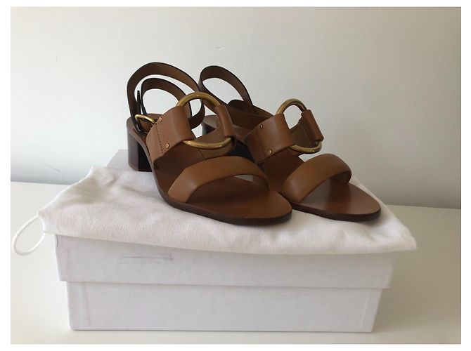 Sandali Chloé in pelle marrone con logo dorato - vista 2