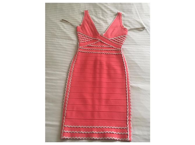 Herve Leger Kleid Koralle mit Rosa Häkeldetails - Ansicht 6