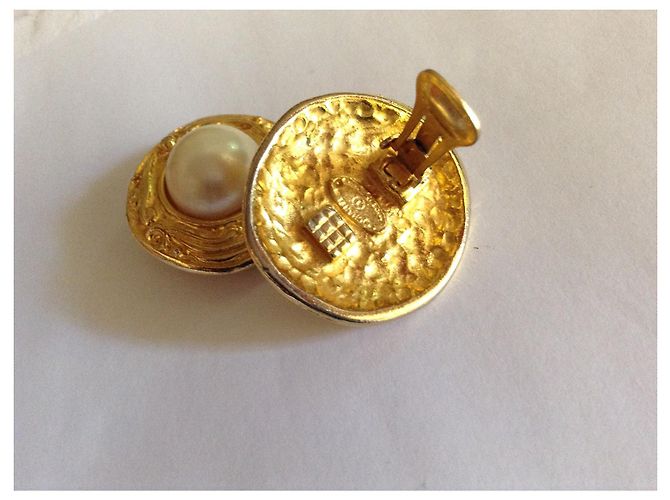 Orecchini Chanel in metallo dorato e perla imitazione D'oro - vista 2
