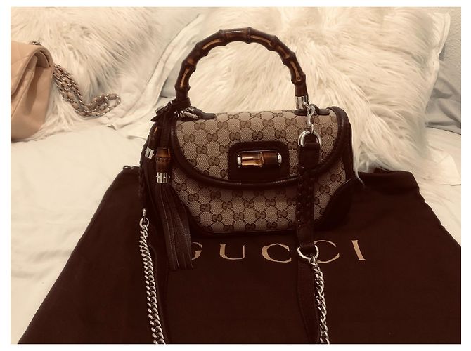 Bolsa de mão Gucci em couro marrom com alça de bambu - vista 2