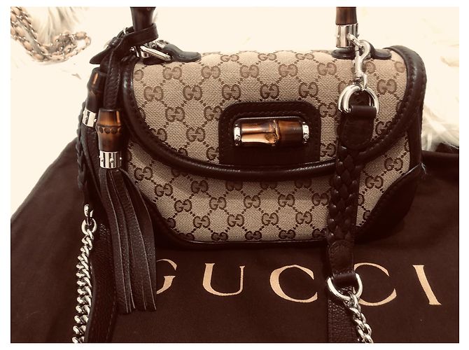 Bolsa de mão Gucci em couro marrom com alça de bambu - vista 3