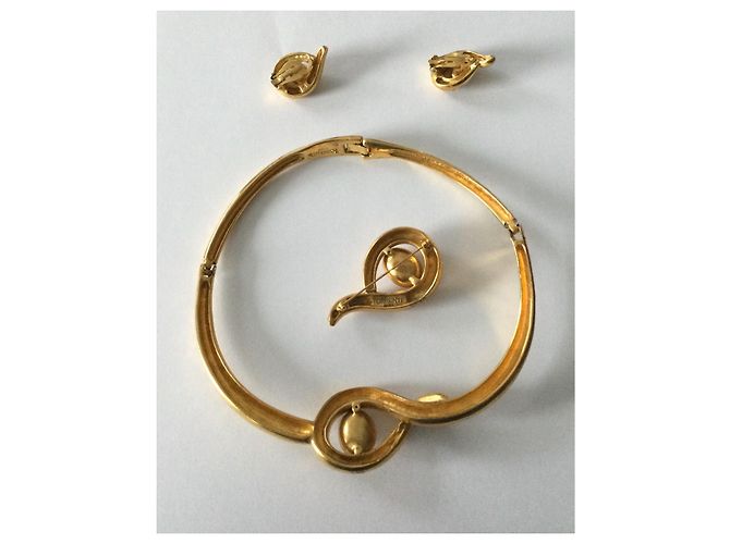 Set Gioielli Torrente Oro con Collare Orecchini a Clip e Spille D'oro - vista 2