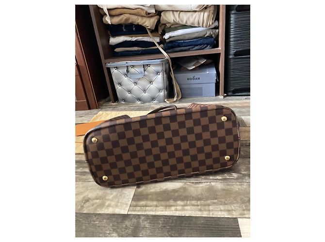 Borsa a mano Louis Vuitton Kesington in pelle marrone scuro - vista 3