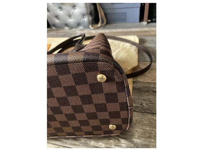 Borsa a mano Louis Vuitton Kesington in pelle marrone scuro - vista 4