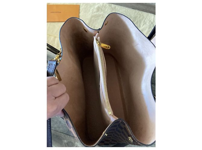 Borsa a mano Louis Vuitton Kesington in pelle marrone scuro - vista 5