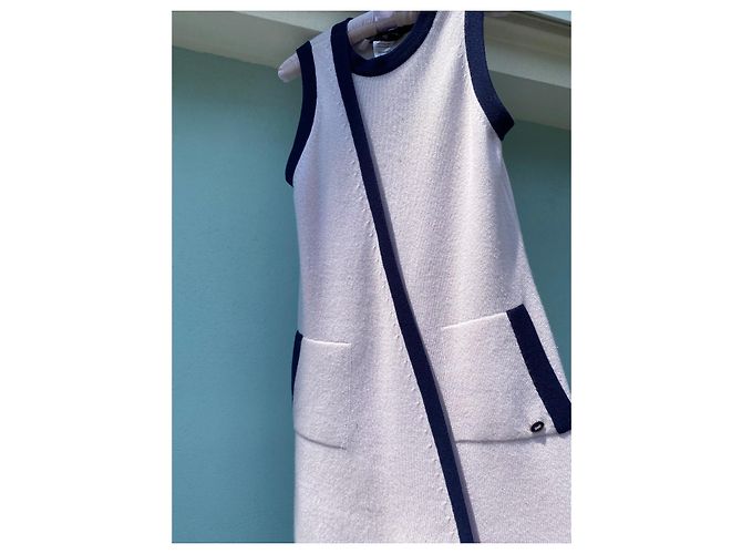 Chanel Strickkleid aus Kaschmir Lila und Marine Größe 36 - Ansicht 8