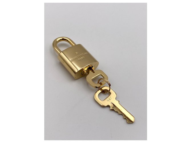 Lucchetto Louis Vuitton 437 oro D'oro - vista 2