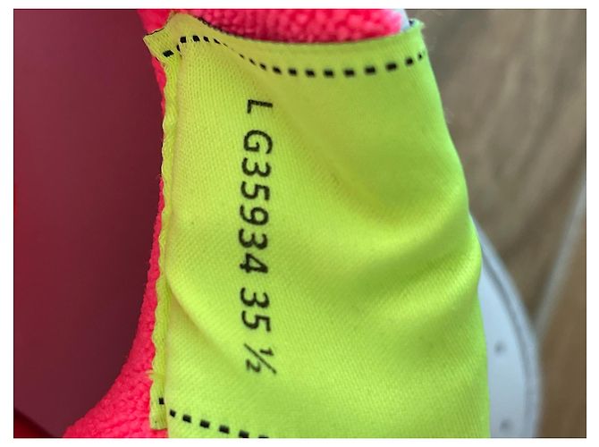 Sneakers Chanel in pelle bianca e neon 35,5 Bianco - vista 3
