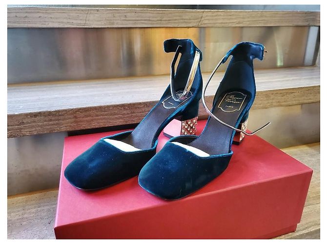 Roger Vivier Sandalen mit Samtabsatz Marineblau - Ansicht 2
