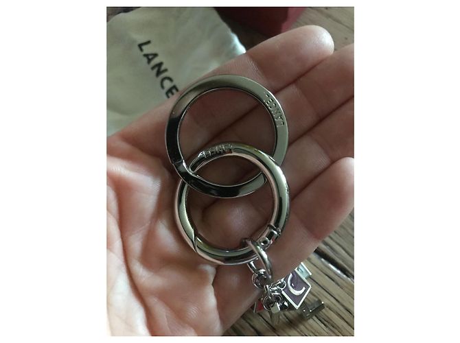 Portachiavi Lancel con dadi in smalto e lettere argentate Argento Bianco Rosso Viola scuro - vista 4